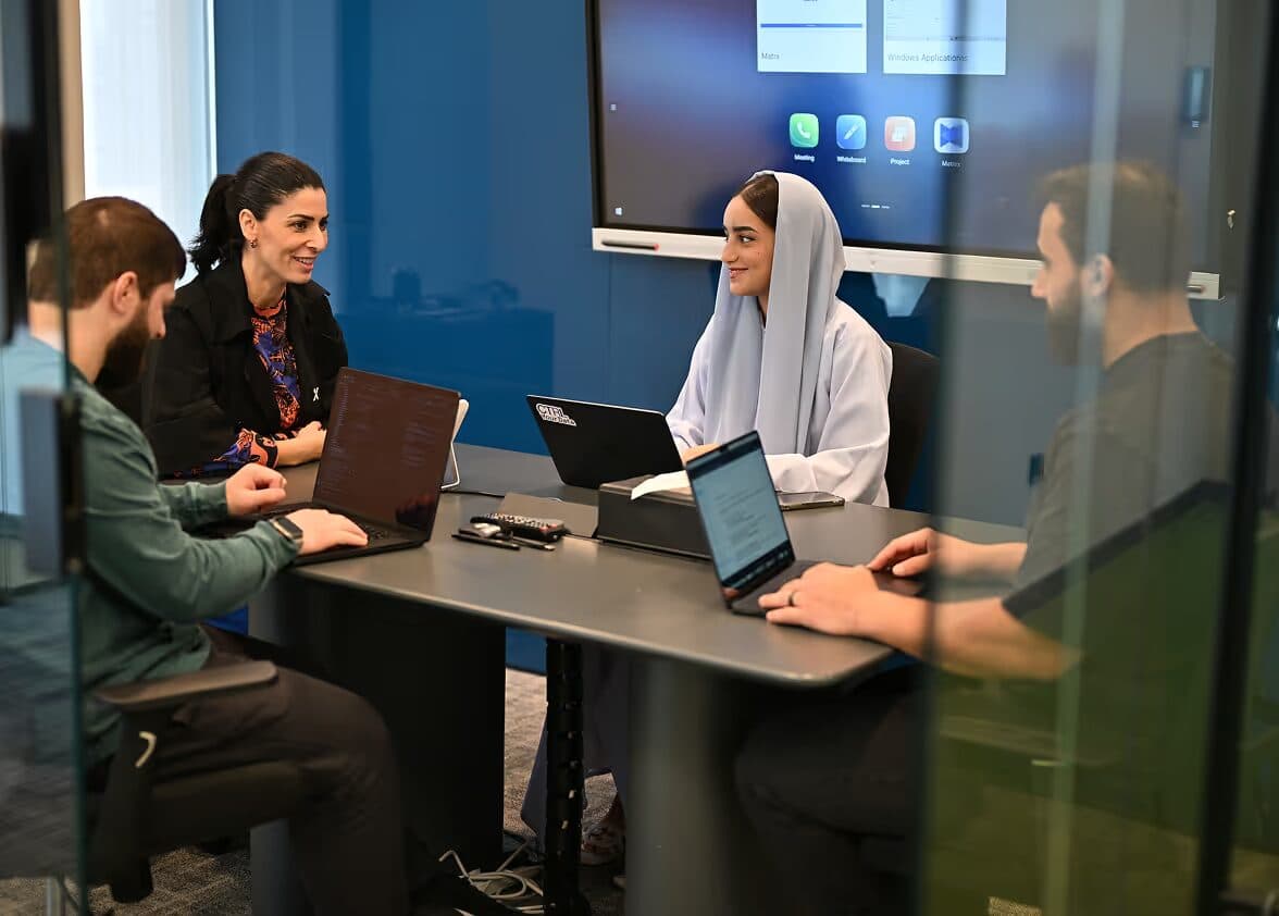 A working session around the table